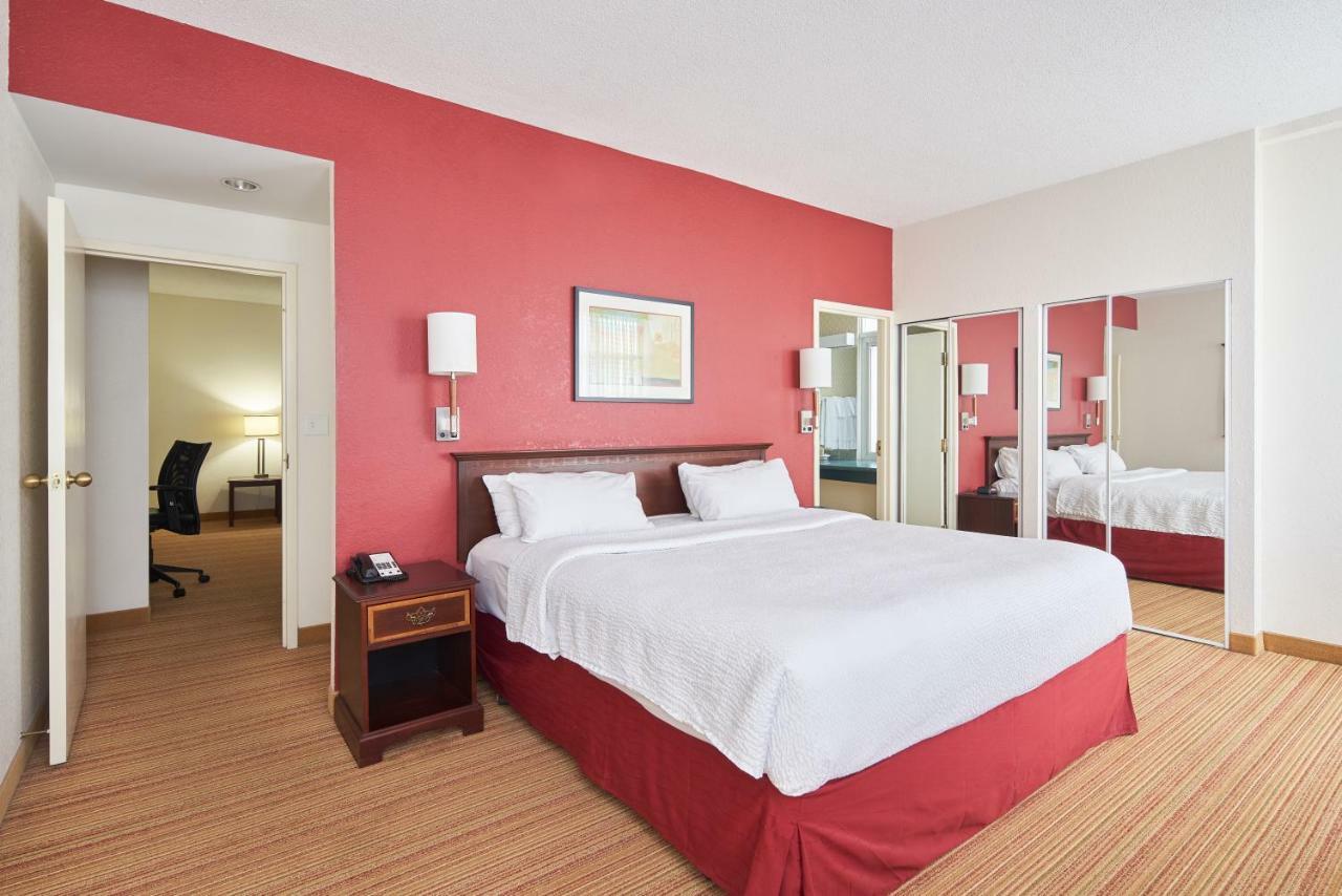 The Carleton 4*