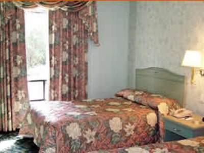 Ramada By Wyndham On The Rideau Hotel 3*