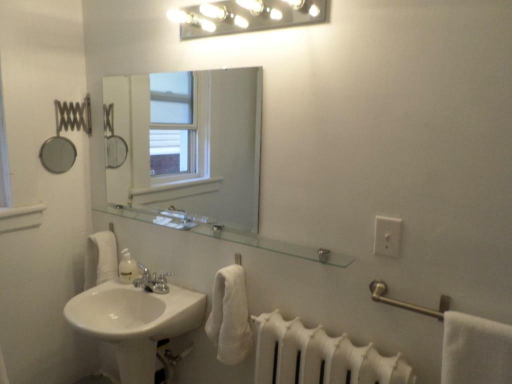 Beautiful, Clean, Quiet 2 Br-in Downtown Ottawa. Parking, Wifi And Netflix Included Ottawa