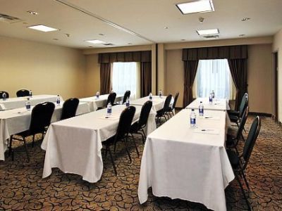 Express & Airport By Ihg Hotel Ottawa