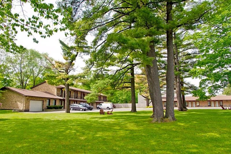 Rideau Heights Bed & Breakfast 2*