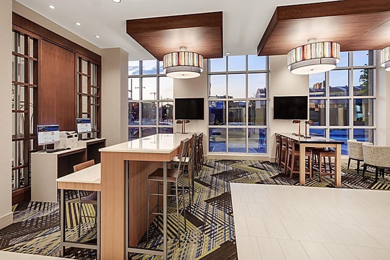 Express & Downtown East By Ihg Hotel