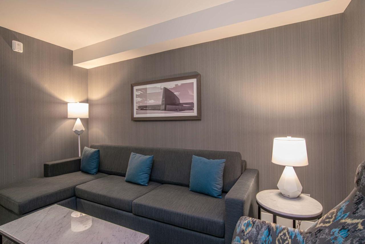 Sandman Signature Airport Ottawa