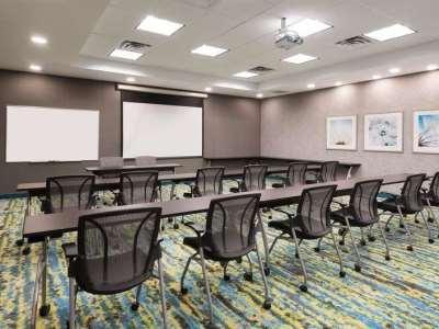 Hotel Homewood By Hilton Airport