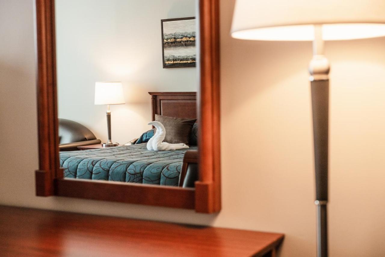 Adam's Airport Motel 3*