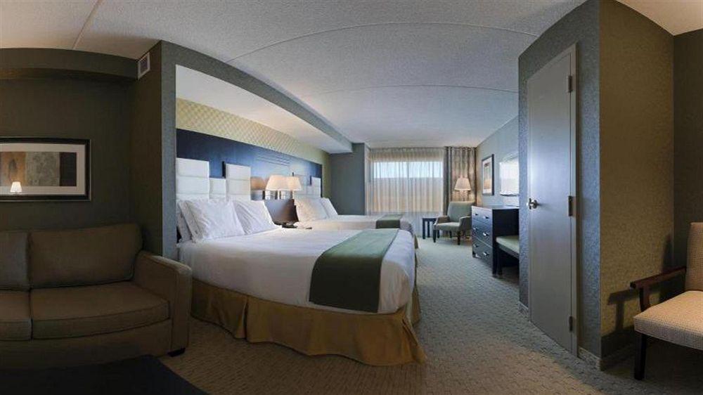 Express & West - Nepean By Ihg Hotel