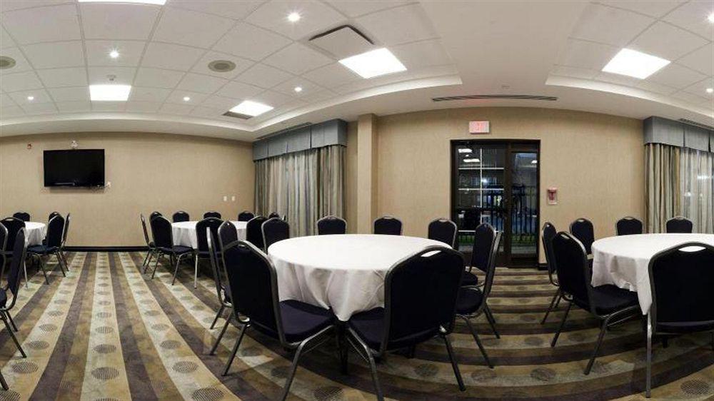 Hotel Express & West - Nepean By Ihg 2*