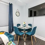 Newly Renovated - Modern 2Br - Steps To Little Italy!