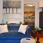 Downtown Executive Retreat With Private Balcony Near Bank Street - Sleep Max 2