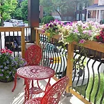 Downtown Executive Retreat With Private Balcony Near Bank Street - Sleep Max 2 *