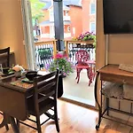 Ottawa Downtown Executive Apartment Retreat With Private Balcony Near Bank Street - Sleep Max 2
