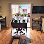 Downtown Executive Retreat With Private Balcony Near Bank Street - Sleep Max 2