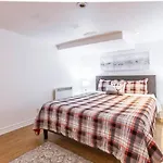 Beautiful 3-Bedroom Home In Centretown With Wifi