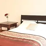 Magnificent 3 Bedroom Near Downtown With Parking.