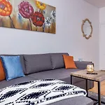 2Br Apt W 2 King Beds Steps From Byward Market
