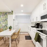 Apartment Downtown - Bohemian Hideaway *