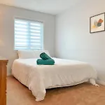 Central Charming 3 Bed Townhome
