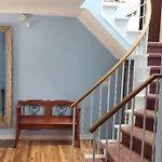 Entire 9 Person House With Sky Light * Ottawa