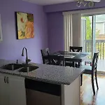 Entire 9 Person House With Sky Light *