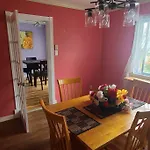 Entire 9 Person House With Sky Light Ottawa