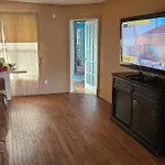 Entire 9 Person House With Sky Light * Ottawa