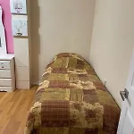 A Bed Of 2 Beds Cute For Females Only - Pour Les Femmes Seulement Homestay *