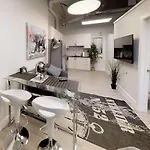 Bachelor Apartment In Downtown