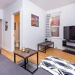 Pet-Friendly Apartment - Steps To University