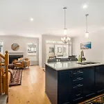 Fully Furnished 4 Bedroom House In Ottawa