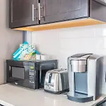 1br Newly Renovated - Pet Friendly *