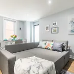Apartment 1br Newly Renovated - Pet Friendly *