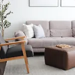 20 Min Dt 12 Min Yow Sleeps 8 Quiet Home W Parking