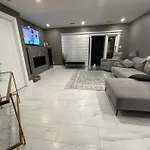 Lake House 8 Min From Airport Sleeps 13