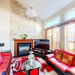 4 Bedroom House In Ottawa, Great Location