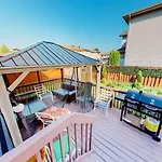4 Bedroom House In Ottawa, Great Location