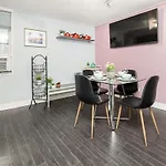 Cozy Condo Unit With Private Rooftop Terrace