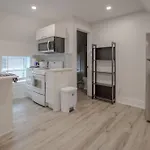 Studio 3 Minutes From Downtown - Free Parking
