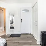 Pet Friendly Apartment In Chinatown