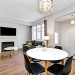 Modern Townhome Near Attractions * Ottawa