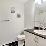Holiday home Modern Townhome Near Attractions