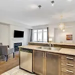 Modern Townhome Near Attractions