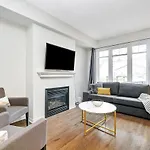 Modern Townhome Near Attractions Holiday home Ottawa