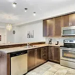 Holiday home Modern Townhome Near Attractions