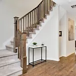 Modern Townhome Near Ottawa Attractions