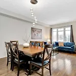 Holiday home Modern Townhome Near Attractions Ottawa