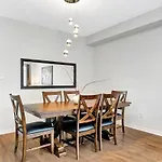 Modern Townhome Near Attractions Holiday home Ottawa