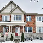 Modern Townhome Near Attractions *