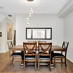 Modern Townhome Near Attractions Holiday home *