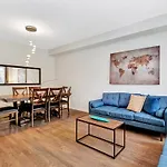 Modern Townhome Near Attractions Ottawa