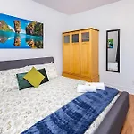 Pet-friendly - Steps To Rideau Centre
